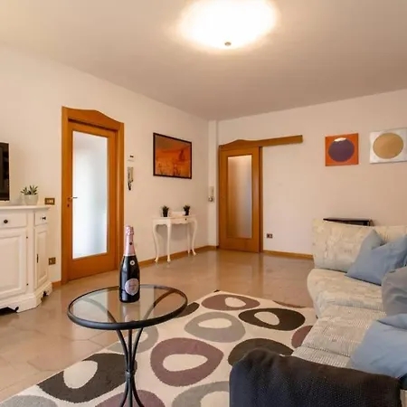 Vicino Al Centro - Casa Con Balcone E Free Parking Riccione