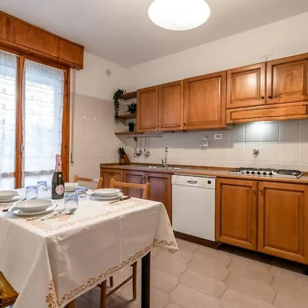 Vicino Al Centro - Casa Con Balcone E Free Parking Apartman