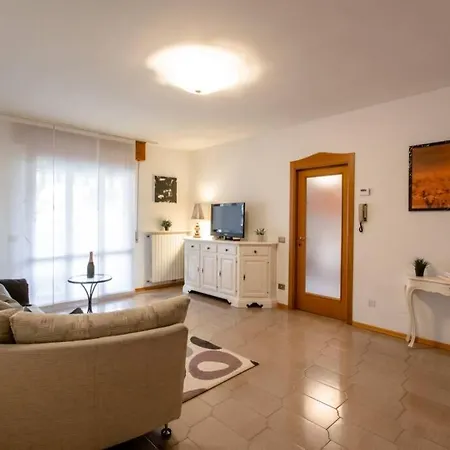 Vicino Al Centro - Casa Con Balcone E Free Parking 公寓 里乔内